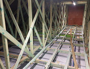 Zateplení stropu rodinného domu pomocí foukané izolace